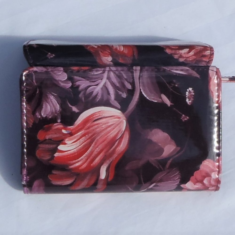 Floral Patent Leather Women’s Wallet - Pink Floral RFID - Picture 2 of 8